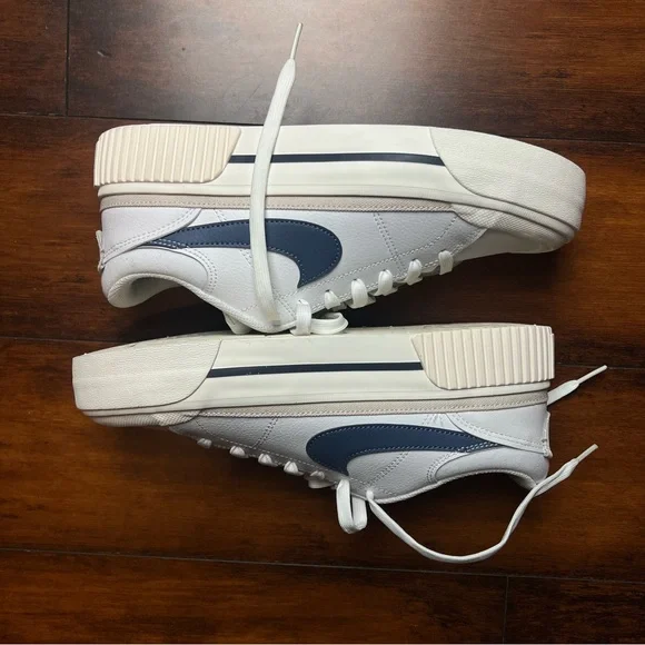 Nike Court Legacy Lift
Women's Shoes - Picture 3 of 5